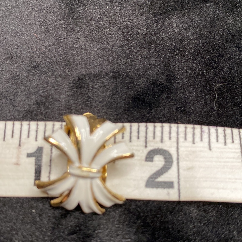 Vintage signed Torino brooch and clip on earrings set. - Picture 4 of 4